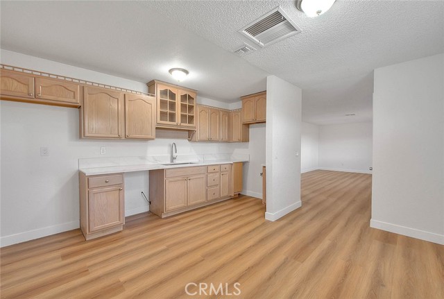 Detail Gallery Image 4 of 29 For 22133 Thunderbird, Apple Valley,  CA 92307 - 2 Beds | 1 Baths