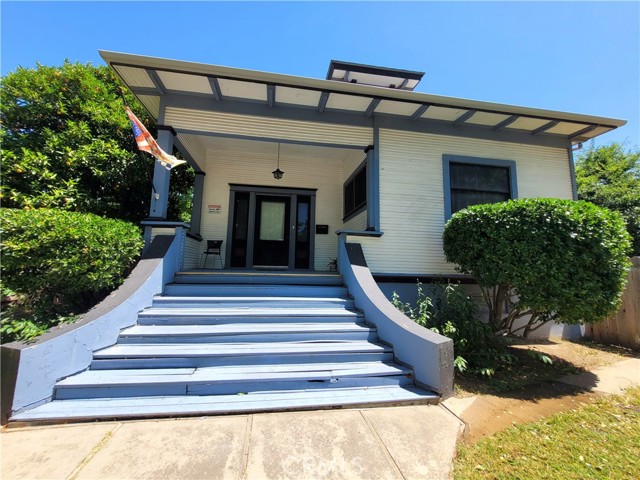 Detail Gallery Image 1 of 22 For 1948 K St, Merced,  CA 95340 - 3 Beds | 2 Baths
