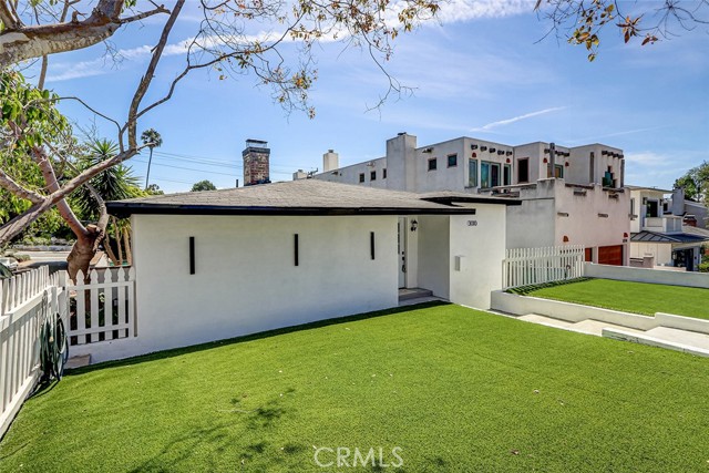 Detail Gallery Image 7 of 38 For 3010 Laurel Ave, Manhattan Beach,  CA 90266 - 4 Beds | 2 Baths