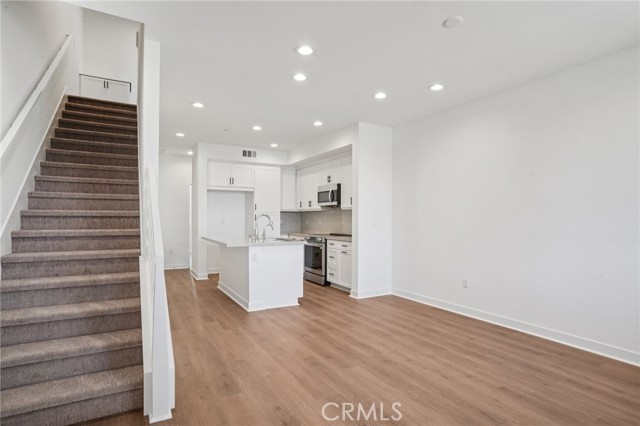 Detail Gallery Image 6 of 21 For 107 N First Ave, Upland,  CA 91786 - 3 Beds | 3 Baths