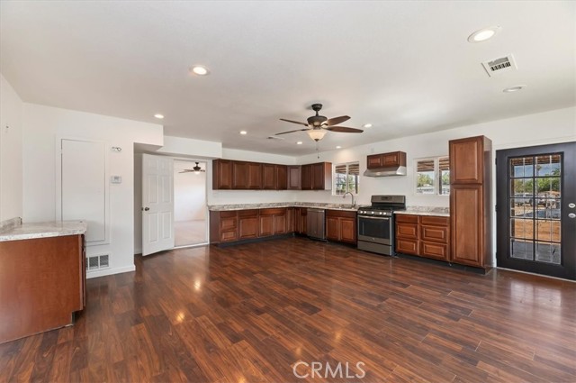 Detail Gallery Image 22 of 36 For 9567 51st St, Jurupa Valley,  CA 92509 - 6 Beds | 4 Baths