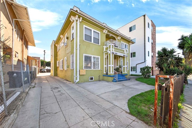 Detail Gallery Image 5 of 20 For 2254 W 15th, Los Angeles,  CA 90006 - – Beds | – Baths