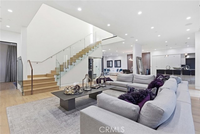 Detail Gallery Image 4 of 48 For 4545 Stern Ave, Sherman Oaks,  CA 91423 - 6 Beds | 5/1 Baths