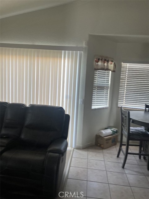 Detail Gallery Image 10 of 10 For 14339 Caroline, Adelanto,  CA 92301 - 5 Beds | 3 Baths