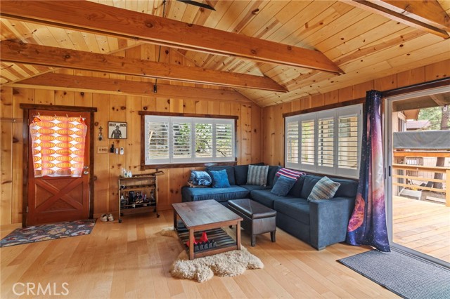 Detail Gallery Image 6 of 22 For 2080 Mojave Scenic Dr, Wrightwood,  CA 92397 - 2 Beds | 1 Baths