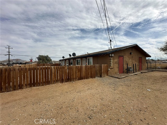 Detail Gallery Image 10 of 17 For 11895 White Ave, Adelanto,  CA 92301 - 6 Beds | 3 Baths