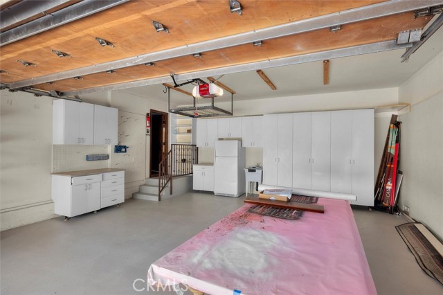 3208 Walnut Avenue, Manhattan Beach CA: https://media.crmls.org/medias/bef04150-f81e-4c6f-9ba3-b10d59838bfd.jpg