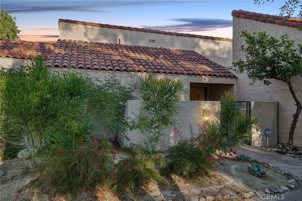 MLS #OC25200796 image #1