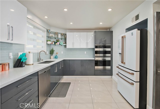 Detail Gallery Image 9 of 27 For 5315 White Oak #K,  Encino,  CA 91316 - 3 Beds | 2/1 Baths