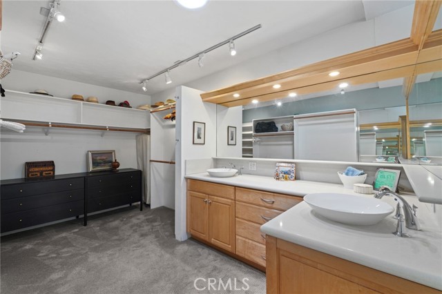 1800 Highland Avenue, Manhattan Beach CA: https://media.crmls.org/medias/bef0b8d1-4b4d-417a-916b-eff78f4d0f20.jpg