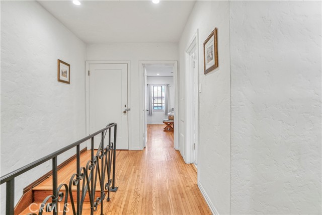 102 Bonito Avenue, Long Beach CA: https://media.crmls.org/medias/bef110d2-b9ce-449f-ab31-c80caae91b6c.jpg