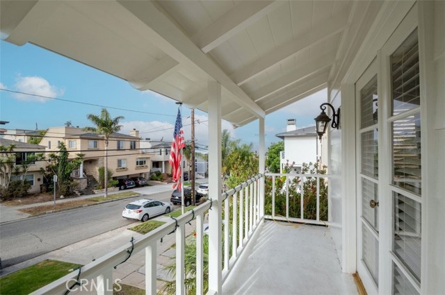 931 5th Street, Hermosa Beach, California 90254, 6 Bedrooms Bedrooms, ,2 BathroomsBathrooms,Residential,Sold,5th,SB22187324