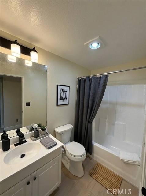 Detail Gallery Image 39 of 45 For 15766 Midwood #4,  Granada Hills,  CA 91344 - 3 Beds | 2/1 Baths