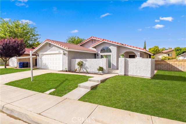 Detail Gallery Image 2 of 26 For 1819 Acosta Ave, Lancaster,  CA 93535 - 3 Beds | 2 Baths