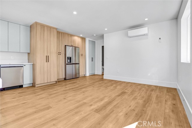 Detail Gallery Image 7 of 12 For 8624 Lubao Ave, Winnetka,  CA 91306 - 1 Beds | 1 Baths