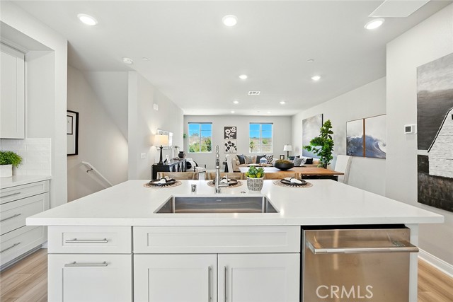1425 W Sunrise Lane, San Pedro CA: https://media.crmls.org/medias/bef3a63b-3f49-4ab8-8e90-e15898b25f48.jpg