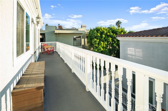 714 N Juanita Avenue, Redondo Beach CA: https://media.crmls.org/medias/bef3b310-1022-4a1b-8c3e-903f423f5a63.jpg
