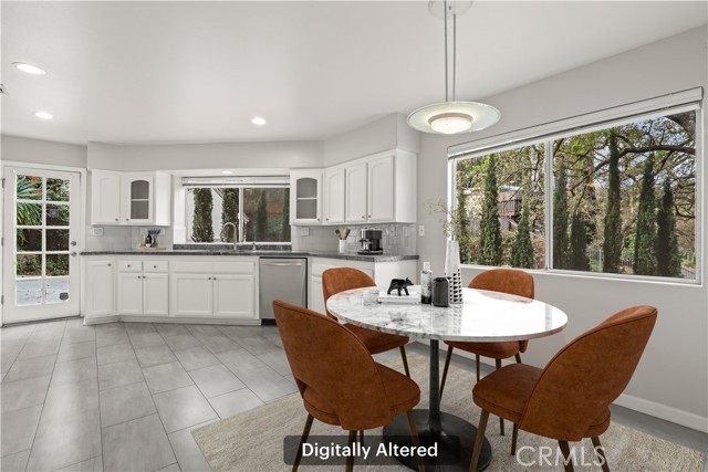 Detail Gallery Image 14 of 49 For 272 Manzanita, Thousand Oaks,  CA 91361 - 4 Beds | 3 Baths