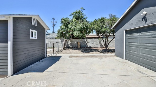 1113 S Golden West Avenue, Santa Ana CA: https://media.crmls.org/medias/bef42eab-3708-426c-8d83-0dcc685b460f.jpg
