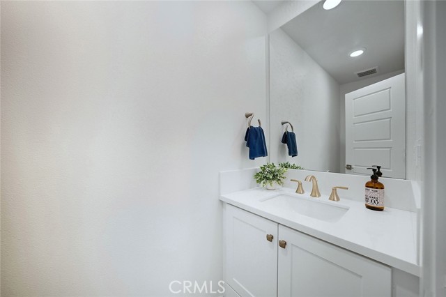 Detail Gallery Image 6 of 45 For 18315 Iris Ln, Yorba Linda,  CA 92886 - 2 Beds | 2/1 Baths