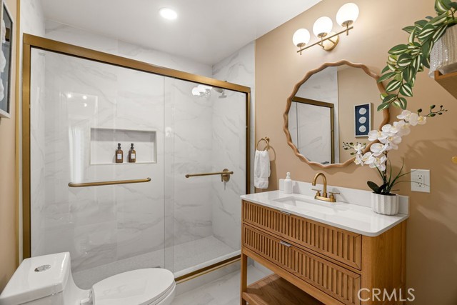 Detail Gallery Image 10 of 22 For 3929 W W. 119th Pl, Hawthorne,  CA 90250 - 3 Beds | 2 Baths