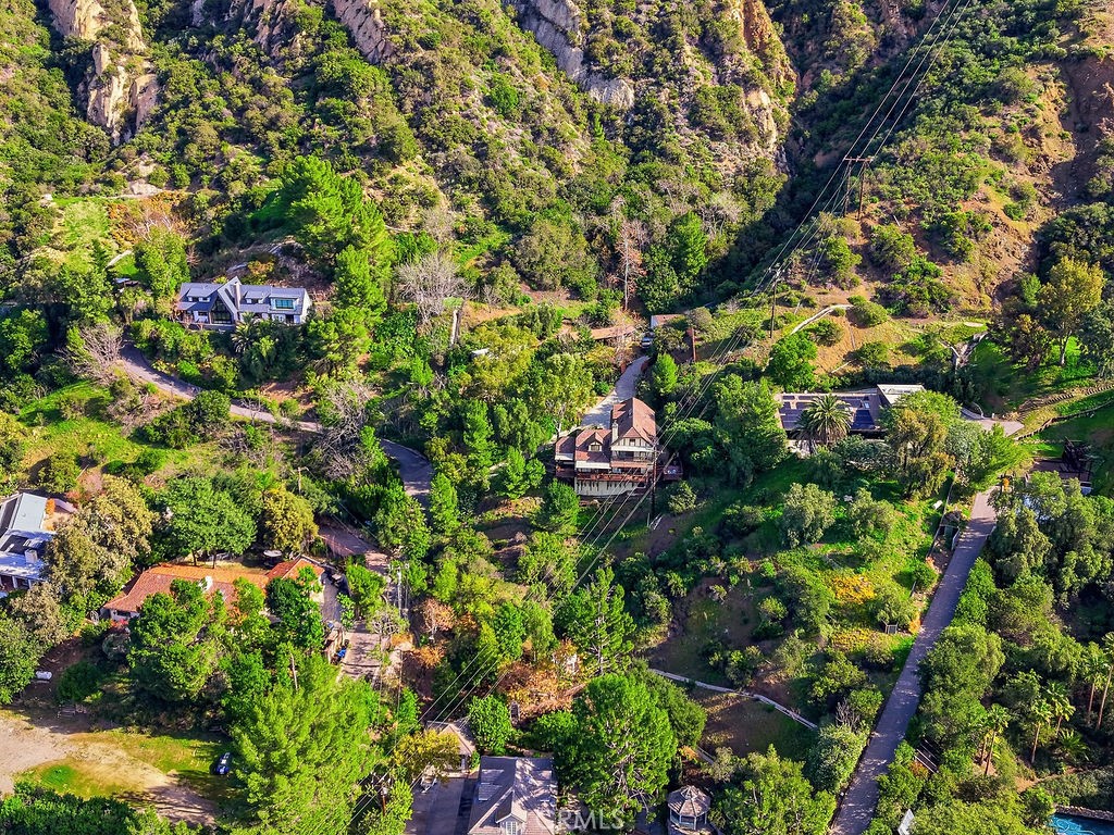 https://media.crmls.org/medias/bef50861-862b-420c-bb53-de8c58744fa2.jpg?preset=X-Large