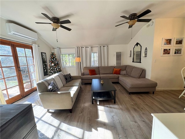 36750 Hilltop, Mentone CA: https://media.crmls.org/medias/bef5e5b3-c04e-44d0-a99c-6fe684b9ad21.jpg