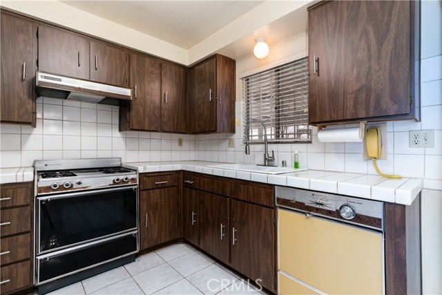 13143 Crowley Street, Arleta CA: https://media.crmls.org/medias/bef61e87-7da8-4ee4-83fc-e82d7233f619.jpg