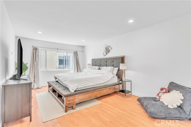 2318 Fox Hill, Los Angeles CA: https://media.crmls.org/medias/bef7619b-81d7-48ce-b9c5-b1341d94014d.jpg
