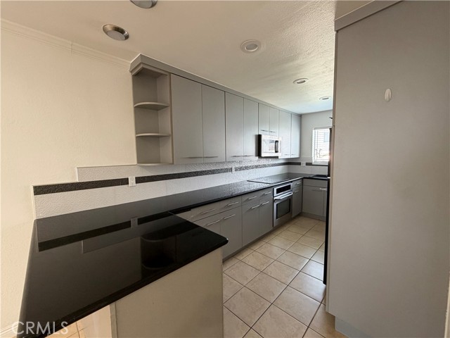 Detail Gallery Image 10 of 27 For 240 W Verdugo, Burbank,  CA 91502 - 2 Beds | 2 Baths