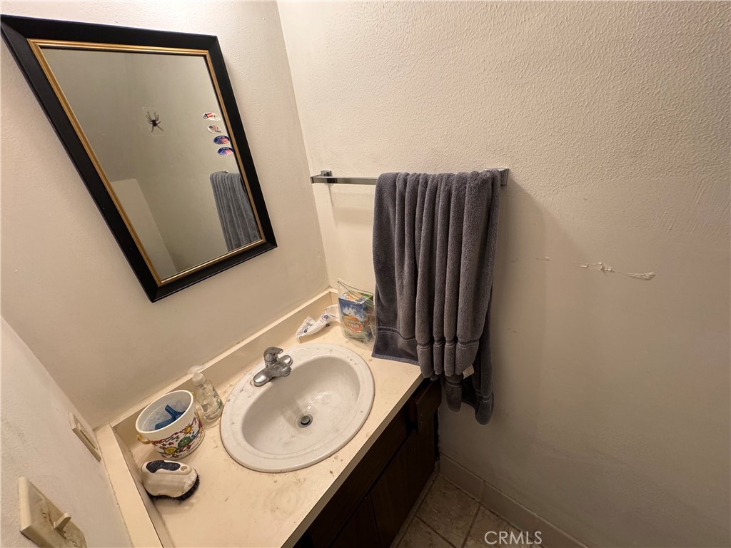 https://media.crmls.org/medias/bef7d15e-696b-462a-8d8c-5d11ec1e8f70.jpg?preset=X-Large