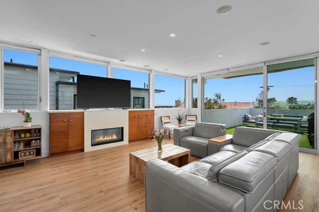 Detail Gallery Image 9 of 50 For 1501 Monterey Bld, Hermosa Beach,  CA 90254 - 4 Beds | 3/1 Baths