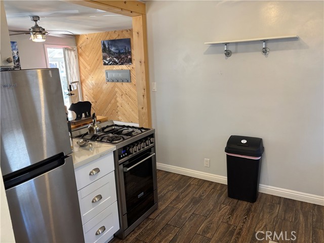541 Timber Lane, Big Bear Lake CA: https://media.crmls.org/medias/bef900de-dcd4-4ae0-8390-a4622db657d6.jpg