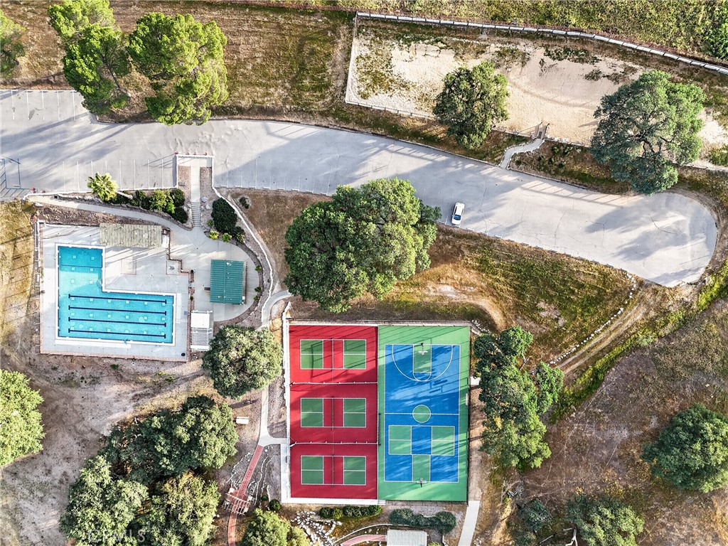 https://media.crmls.org/medias/bef9569e-305a-485d-9b4f-e40b4240d350.jpg?preset=X-Large