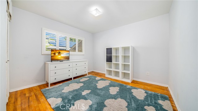 Detail Gallery Image 4 of 14 For 10449 Gloria Ave, Granada Hills,  CA 91344 - 3 Beds | 2 Baths
