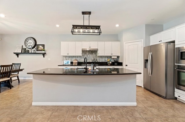 Detail Gallery Image 11 of 65 For 30829 Oak Knoll Dr., Menifee,  CA 92584 - 5 Beds | 4 Baths