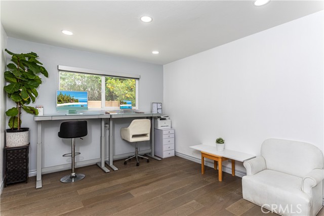 2750 San Carlos Lane, Costa Mesa CA: https://media.crmls.org/medias/befad6b1-6a84-4b39-97a6-f9f8f26d63c7.jpg