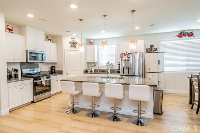 Detail Gallery Image 7 of 51 For 7640 Messina Heights, Highland,  CA 92346 - 4 Beds | 2/1 Baths