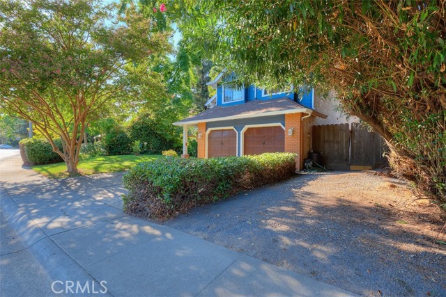 1022 Sir William Court, Chico CA: https://media.crmls.org/medias/befb13eb-a1fc-4b97-9bf3-34e2866dbd49.jpg