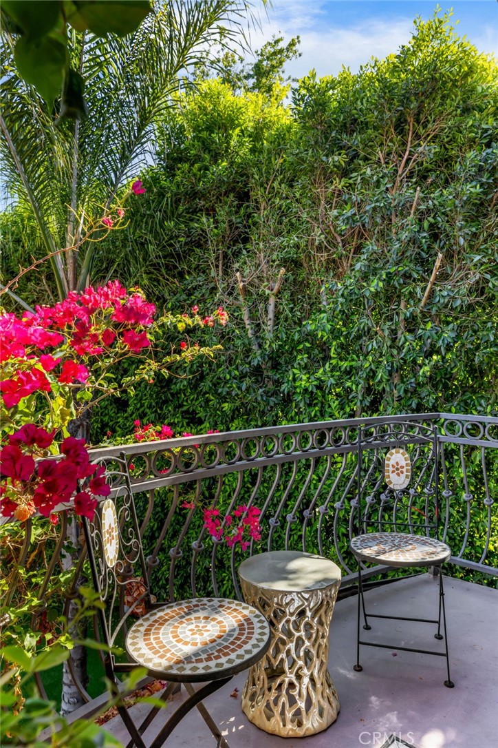 https://media.crmls.org/medias/befcddc2-e126-47a3-a42f-1a6096cc167d.jpg?preset=X-Large