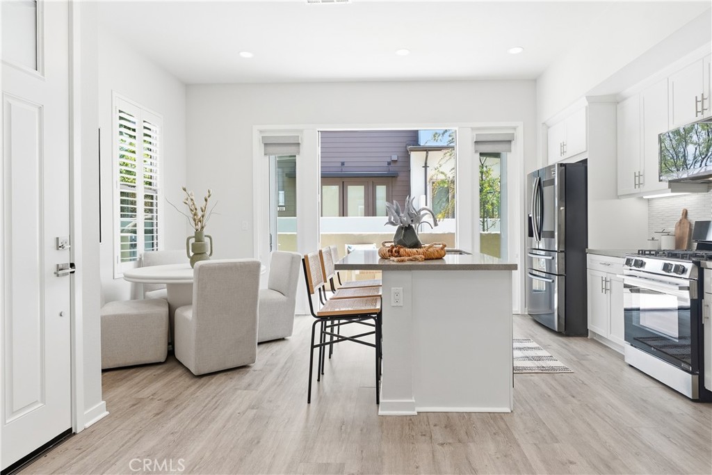 https://media.crmls.org/medias/befcf09a-f17b-4423-b3f5-2ed6135038f8.jpg?preset=X-Large
