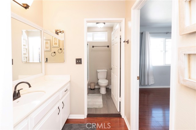 Detail Gallery Image 26 of 39 For 12334 Chandler #C,  Valley Village,  CA 91607 - 2 Beds | 2 Baths