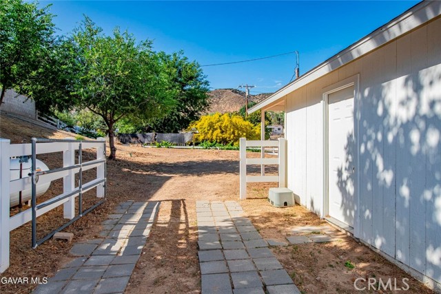40505 90th W Street, Palmdale CA: https://media.crmls.org/medias/befd9048-baae-4846-bbde-0b877bd6cb94.jpg