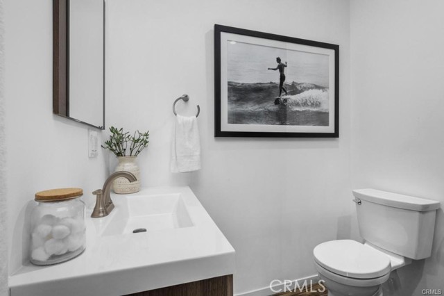 Detail Gallery Image 6 of 25 For 4136 1/2 Normal Ave #1/2,  Los Angeles,  CA 90029 - 2 Beds | 2 Baths