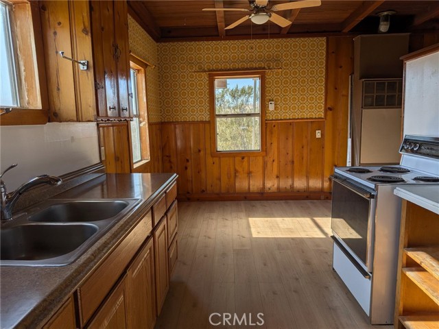 Detail Gallery Image 4 of 12 For 9163 Navajo Trl, Morongo Valley,  CA 92256 - 1 Beds | 1 Baths