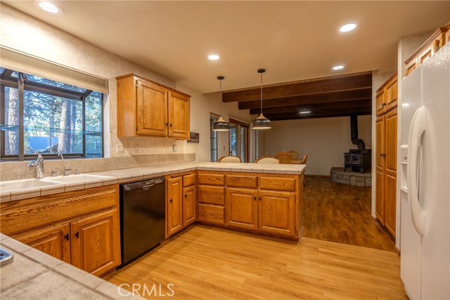 Detail Gallery Image 14 of 37 For 849 Waldstrasse Way, Big Bear Lake,  CA 92315 - 4 Beds | 3/1 Baths