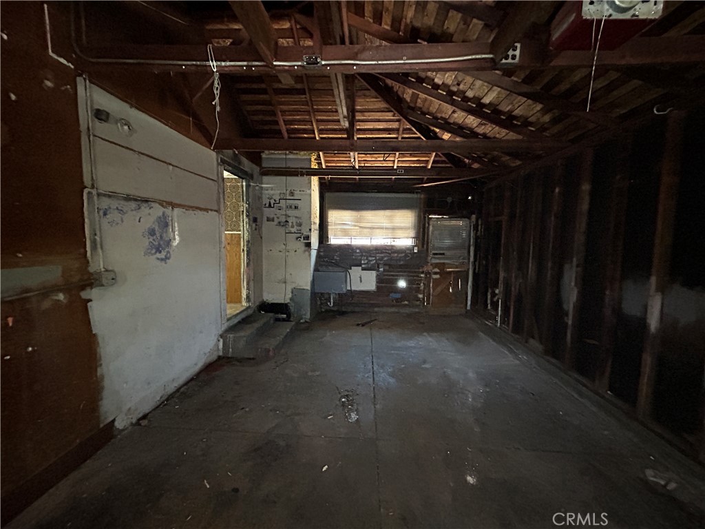 https://media.crmls.org/medias/bf010079-ea51-4873-a468-c60f5a33339b.jpg?preset=X-Large