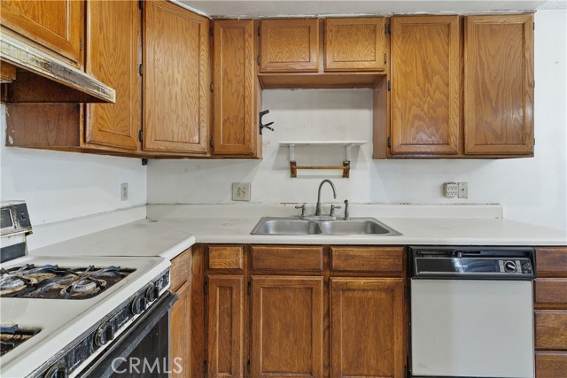 Detail Gallery Image 16 of 36 For 1197 E 9th St #4,  Pomona,  CA 91766 - 3 Beds | 2 Baths