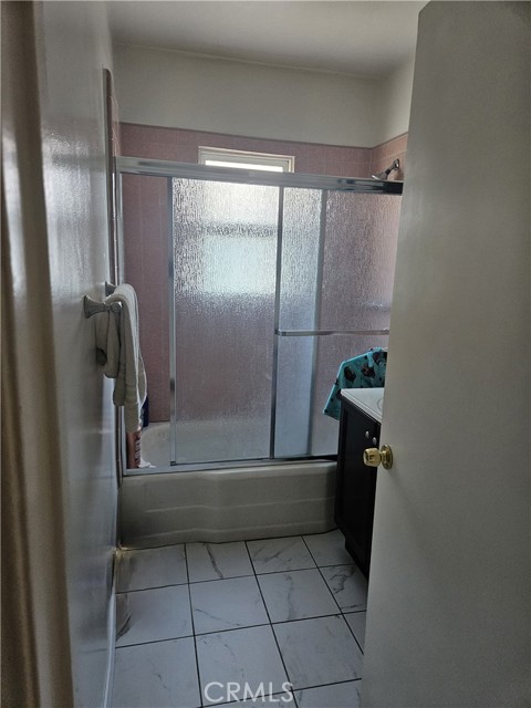 Detail Gallery Image 13 of 15 For 241 S Kern Ave, Los Angeles,  CA 90022 - – Beds | – Baths