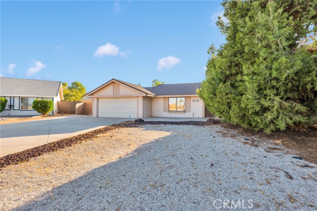 13106 Hollyberry, Victorville CA: https://media.crmls.org/medias/bf0181e3-39a0-420e-a958-8872aaf2c396.jpg